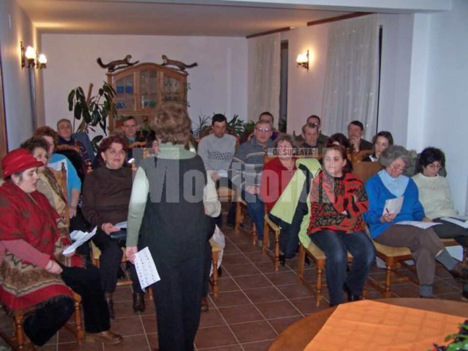 Membrii corului, la repetiții