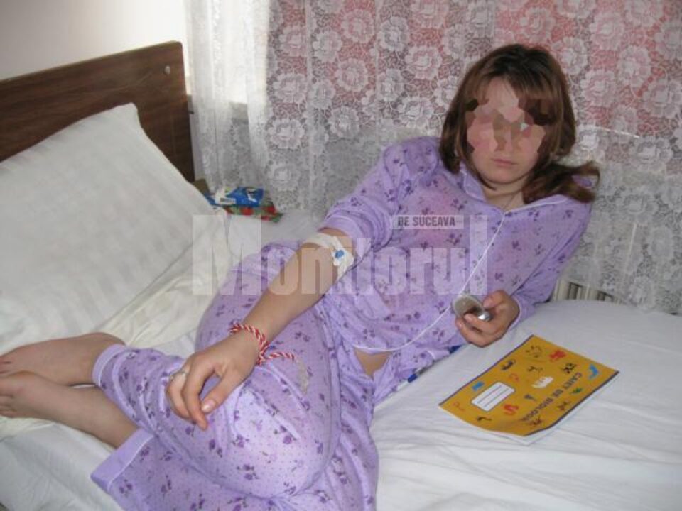 Medicii spun că eleva nu a suferit răni grave în urma căderii de la înălțime Medicii spun că eleva nu a suferit răni grave în urma căderii de la înălțime