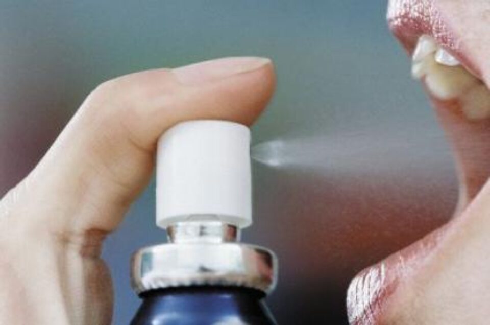 Există sprayuri care maschează temporar mirosurile și elimină bacteriile Foto: CORBIS Există sprayuri care maschează temporar mirosurile și elimină bacteriile Foto: CORBIS