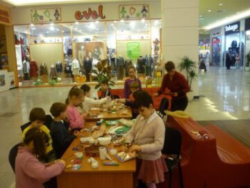 Palatul Copiilor: O alternativă de petrecere a timpului liber și de descoperire a aptitudinilor. Dându-le copiilor ocupație, violența în rândul acestora va scădea