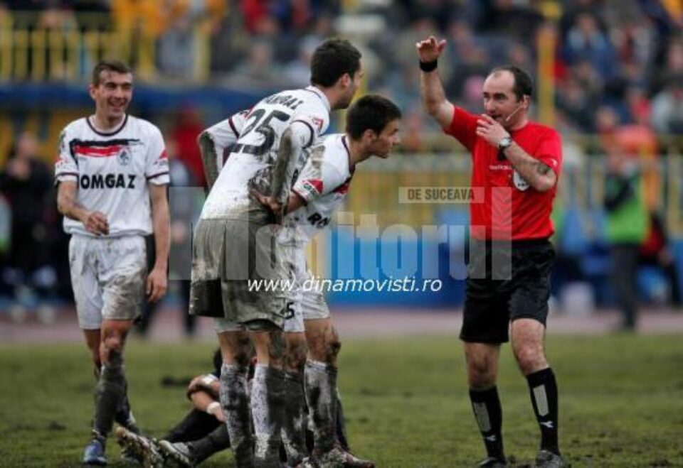 Dinamo a jucat prost la Mediaș și a câștigat un punct doar cu ajutorul arbitrului Lajos