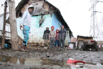 La Dornești trăiește una dintre cele mai amărâte comunități de țigani din județ