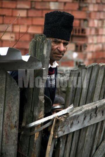 La Dornești trăiește una dintre cele mai amărâte comunități de țigani din județ