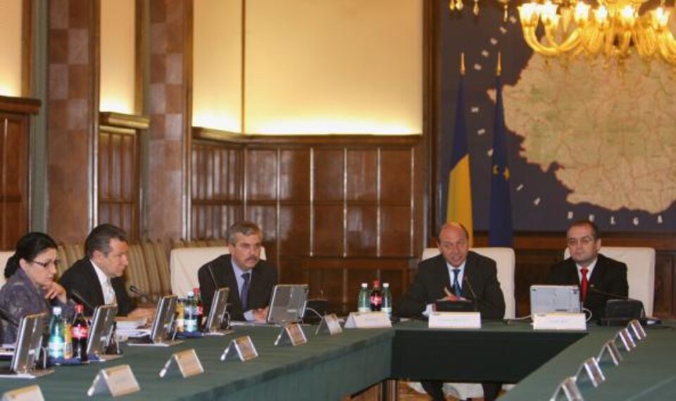 Guvernul vrea să împrumute 12 miliarde de euro de la FMI și 7 miliarde de euro de la UE. Foto: CAPP