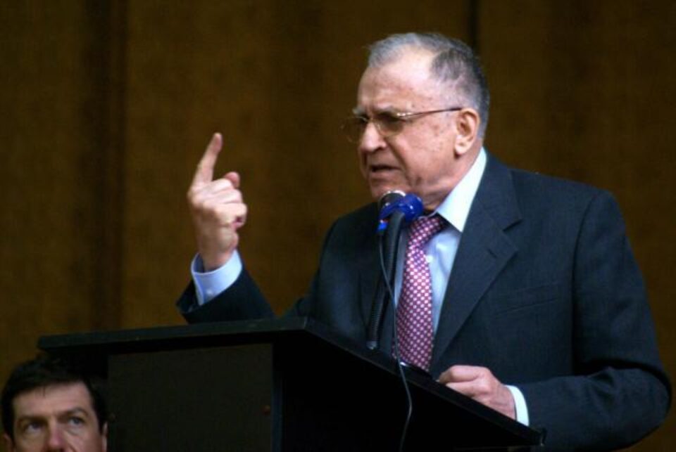 Ion Iliescu era acuzat de subminarea puterii de stat și acte de diversiune. Foto: MEDIAFAX