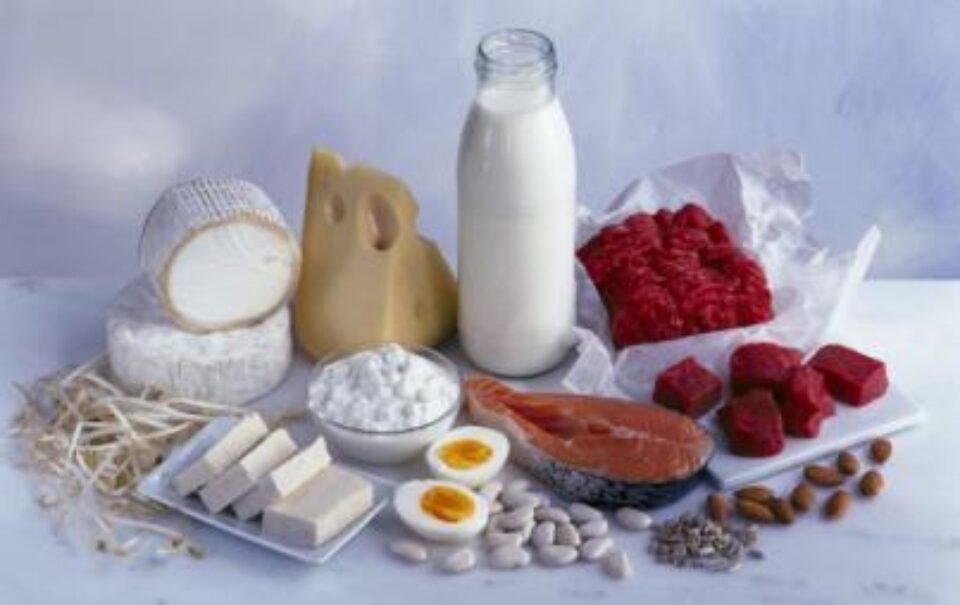 Vitamina D este conținută de lapte, pește și ouă. Foto: MAURITIUS