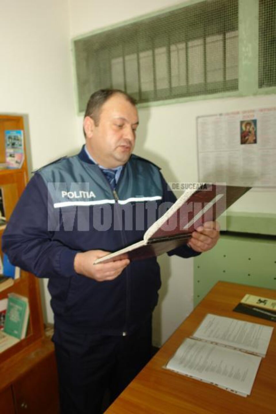 Iulian Negel: „Își cumpără presă, cartele telefonice, diferite alimente, salamuri, dulciuri, fructe”