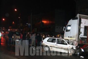 Autoturismul Volkswagen Golf 3, care mergea înspre Șcheia, s-a izbit violent într-un tir care venea din sens opus