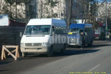 Microbuze folosite de firmele care fac piraterie mascată