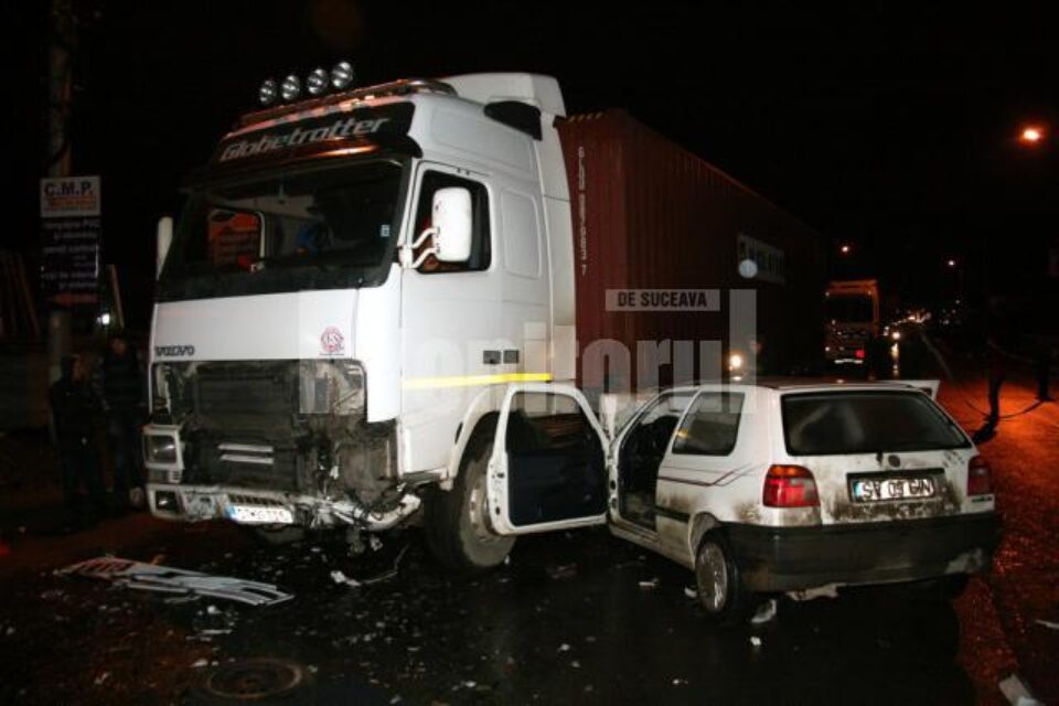 Sânge pe șosea: Doi morți și un rănit, în urma unui teribil accident la ieșirea din Suceava spre Șcheia