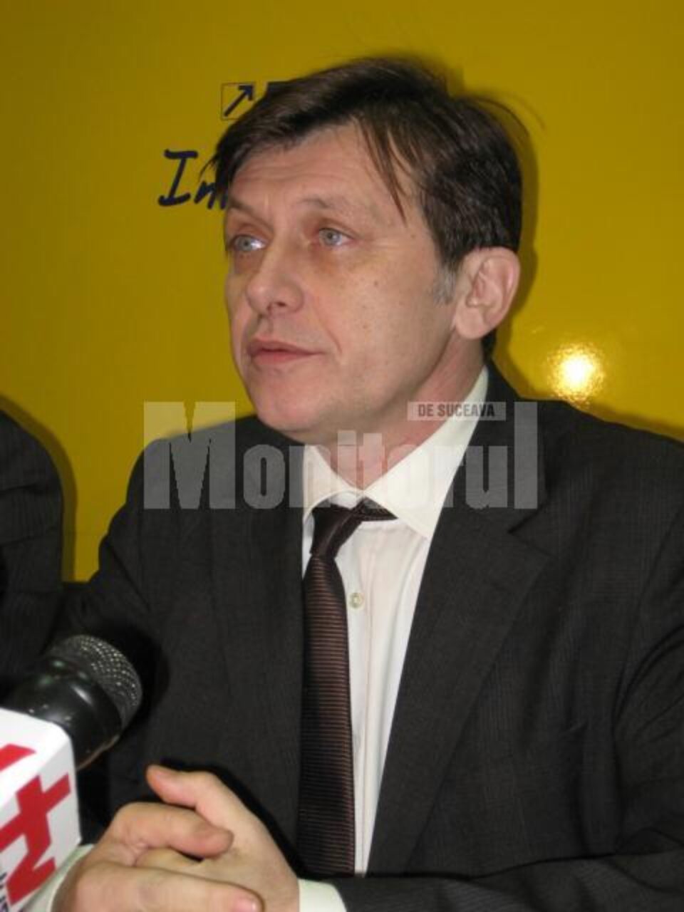 Decizie: Crin Antonescu are sprijinul majorității delegaților suceveni la congresul PNL
