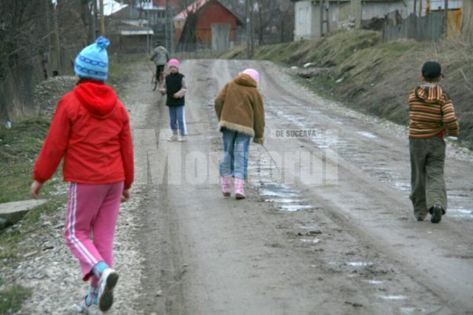 Minora povestește că violurile se petreceau de fiecare data când rămânea singura cu tatăl ei