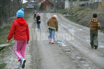 Minora povestește că violurile se petreceau de fiecare data când rămânea singura cu tatăl ei