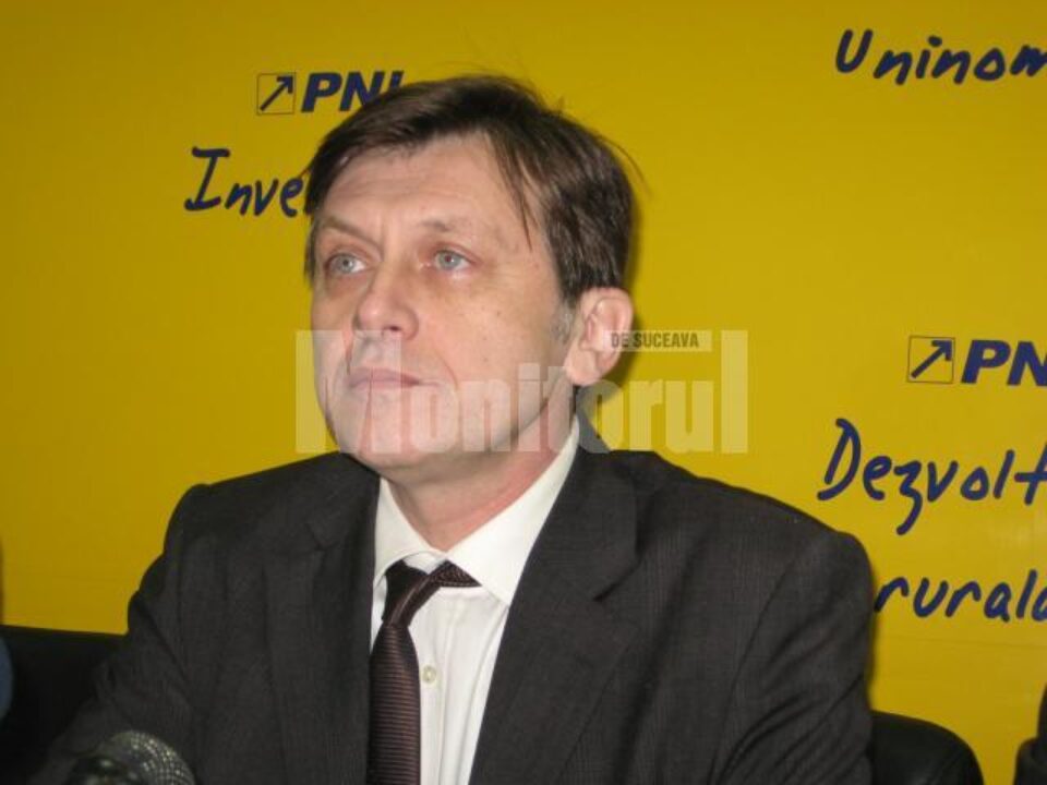 Crin Antonescu: „Eu nu vin în fruntea PNL ca să aștept un moment în care actualul Guvern a uitat ușa deschisă și să mă strecor pe ea fără cheie”