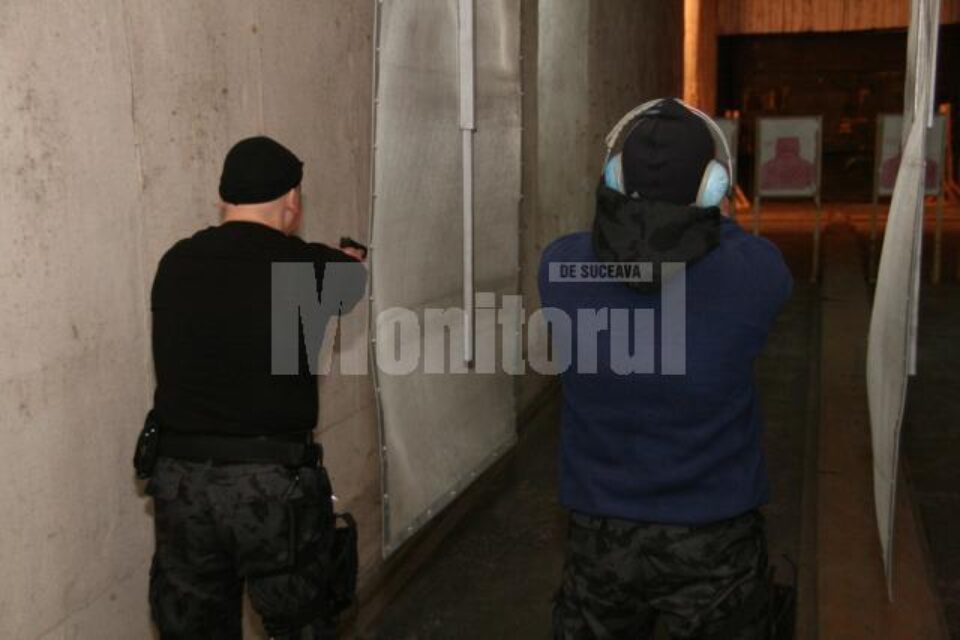 Acțiune: Zeci de elevi au vizitat, ieri, laboratoarele Serviciului Criminalistic al IPJ Suceava