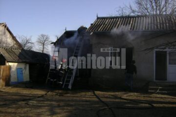 Pompierii au stins incendiul dar nu au putut face nimic pentru nonagenară