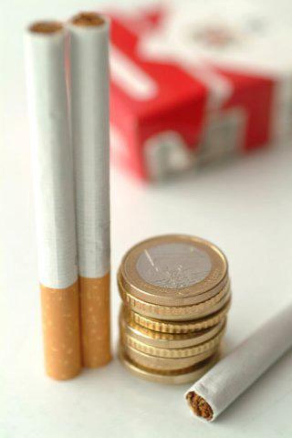 Țigările premium se vor scumpi de la 6,8 lei la 7,2 lei/pachet. Foto: ALAMY