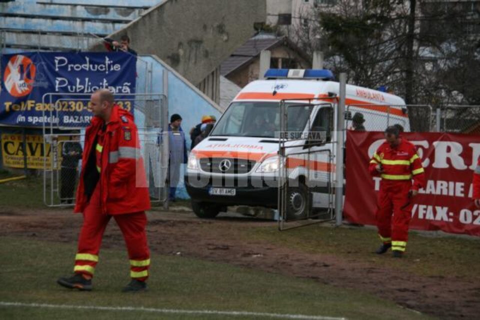 Intervenție SMURD: Bărbat paralizat după o căzătură din nuc, dus cu elicopterul la Târgu Mureș