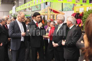 Germanii din Bavaria, ademeniți în Suceava cu muzică populară și produse tradiționale