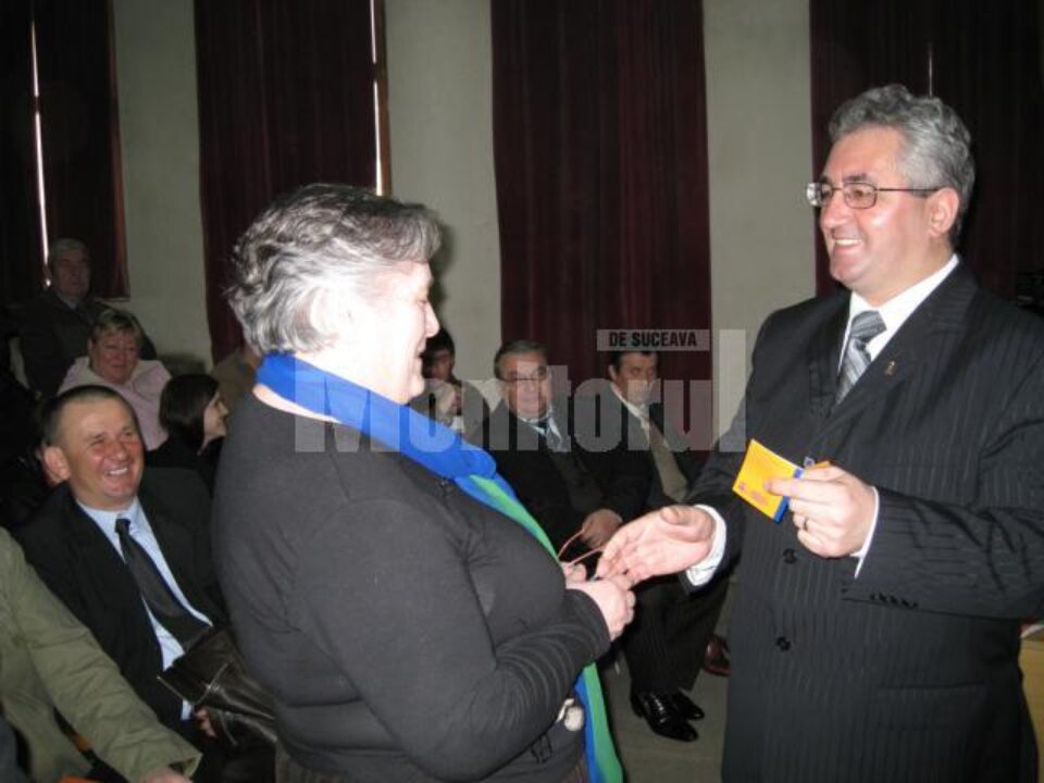 Ion Lungu a înmânat carnetele de membru PD-L celor care s-au înscris în ultima perioadă în partid