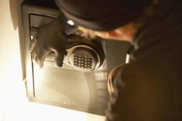 În multe cazuri, hoții pot trece cu ușurință de sistemele de securitate. Foto: Brand X