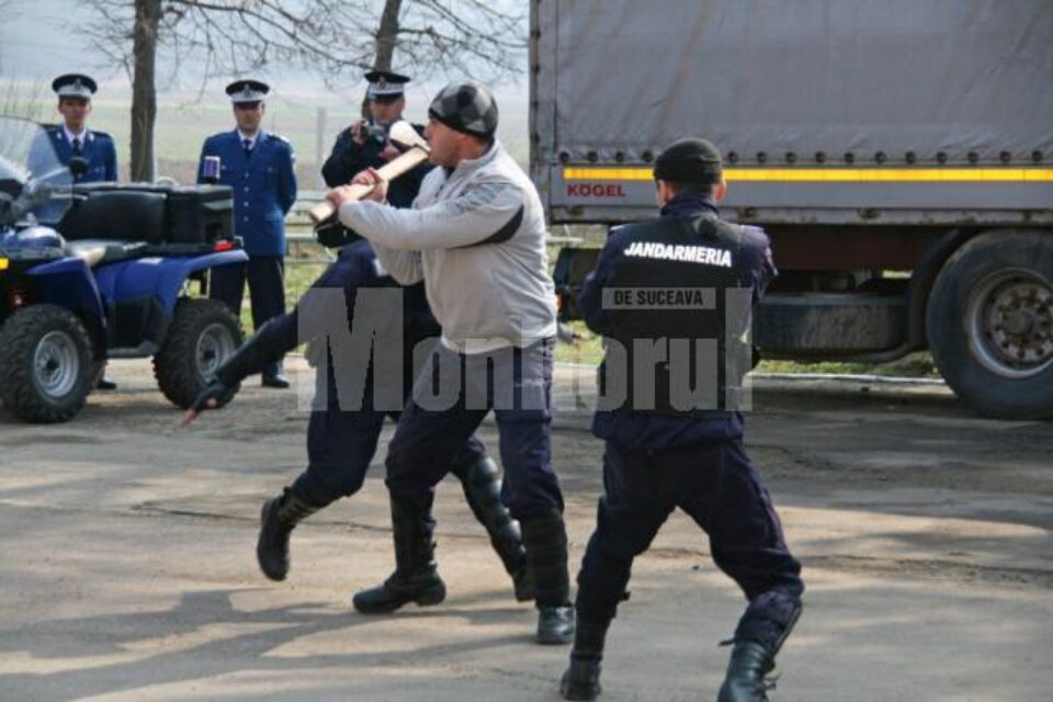 Sărbătoare: Demonstrații spectaculoase și trageri la poligon, oferite de jandarmi de ziua lor