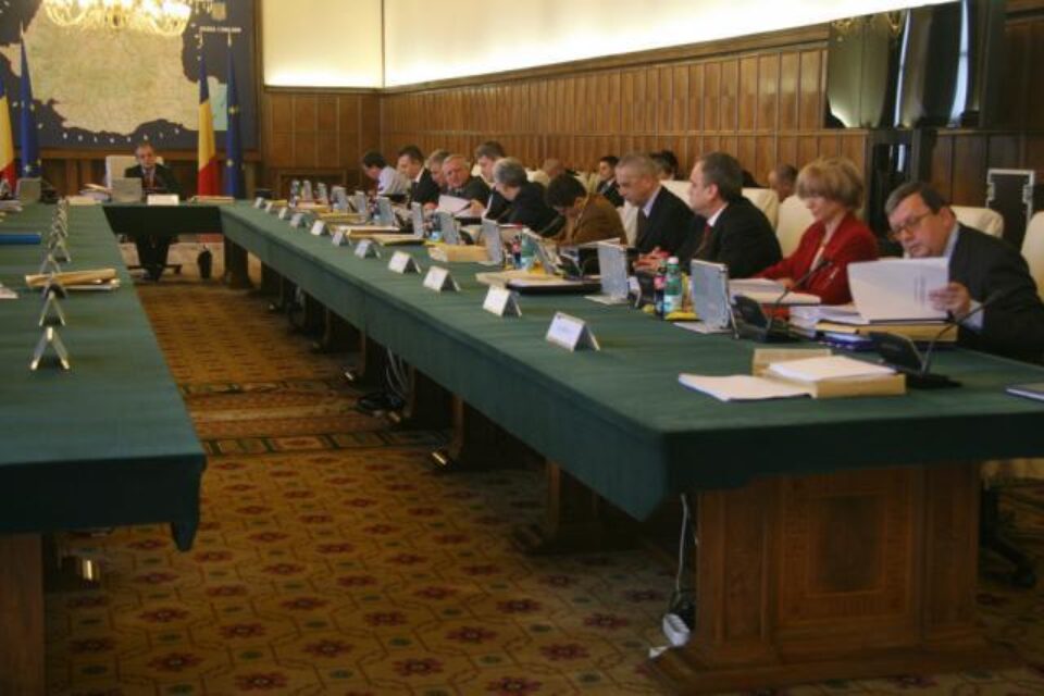 Miniștrii nu mai intră cu telefoanele mobile în sala de ședințe a Guvernului. Foto: CAPP