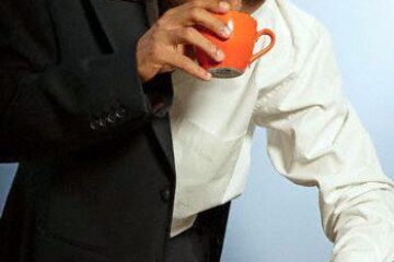 Omul modern apelează tot mai mult la computer și la internet, atunci când e stresat. Foto: ZEFA