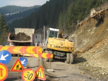 Bătaie de joc: Drumul Suceava - Poiana Stampei, iadul șoferilor și paradisul firmelor de construcții