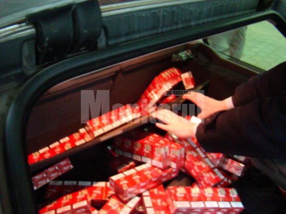„Fumător” înrăit: BMW burdușit cu țigări, tras pe dreapta la intrarea în PTF Siret