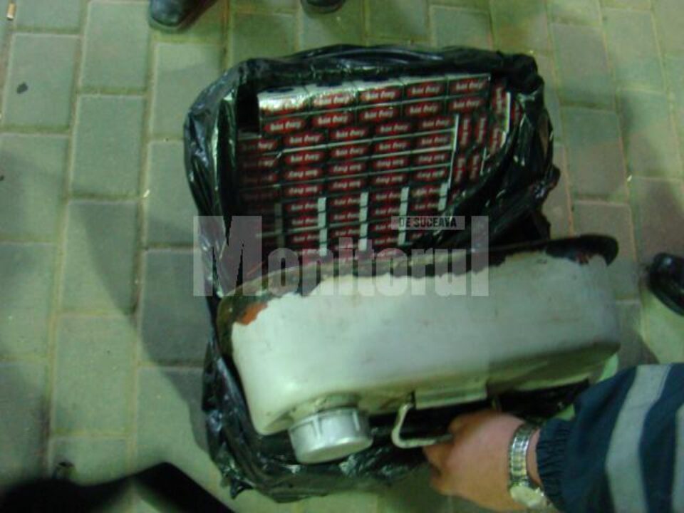 „Fumător” înrăit: BMW burdușit cu țigări, tras pe dreapta la intrarea în PTF Siret