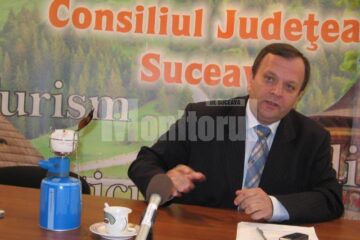 Gheorghe Flutur a declarat că felinarul a costat 880 de euro și este realizat special pentru transportul focului într-un avion