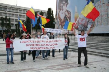 Solidaritate: Basarabenii din Suceava au protestat împotriva regimului comunist din Moldova