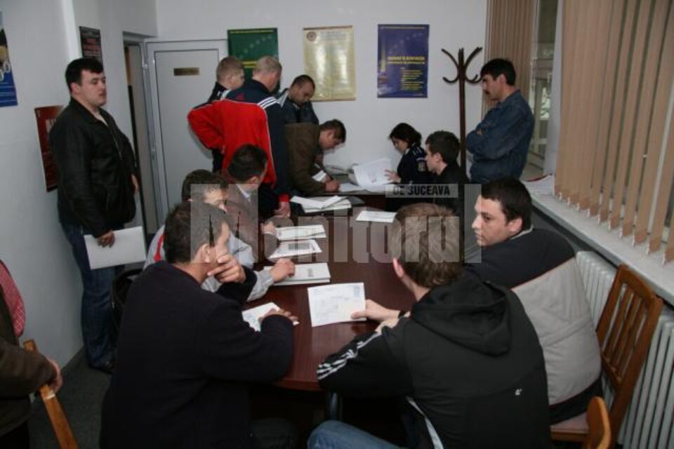Peste 500 de suceveni s-au înscris la concursul organizat pentru ocuparea a 20 de locuri de agenți de poliție Peste 500 de suceveni s-au înscris la concursul organizat pentru ocuparea a 20 de locuri de agenți de poliție