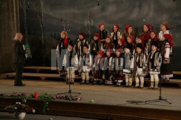 Cultural: Sute de suceveni, prezenți la Concertul „Postul Mare - cântări și versuri”