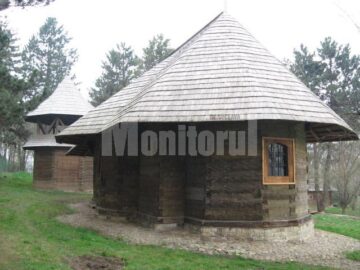 Biserica de lemn din incinta Muzeului Satului Bucovinean