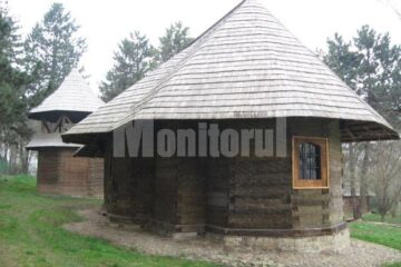 Biserica de lemn din incinta Muzeului Satului Bucovinean
