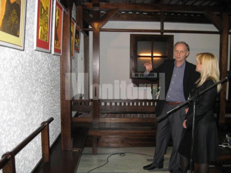 Constantin Severin prezentându-i expoziția Elenei Udrea Constantin Severin prezentându-i expoziția Elenei Udrea
