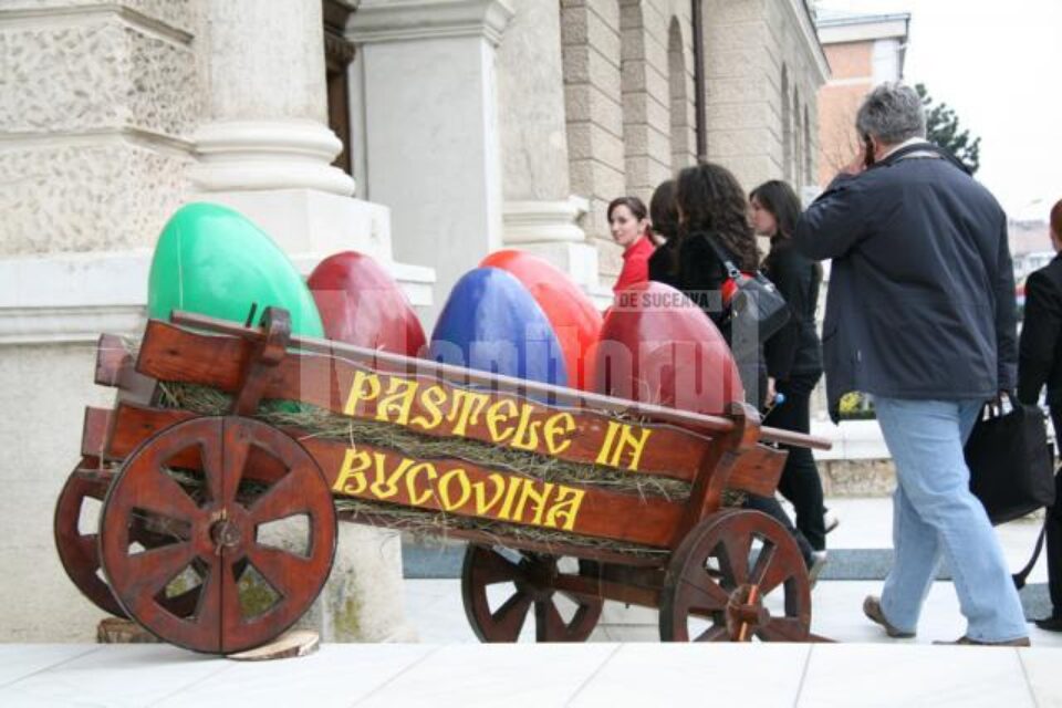 Paștele politicii: Ouăle galbene din căruțele ornamentale au fost revopsite