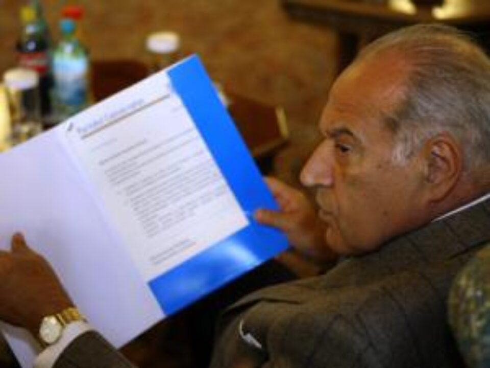 Voiculescu invocă articolul 16, aliniatul 1 din Constituția României