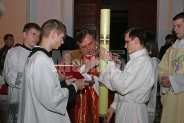 Credincioșii catolici au luat „Lumina lui Cristos”