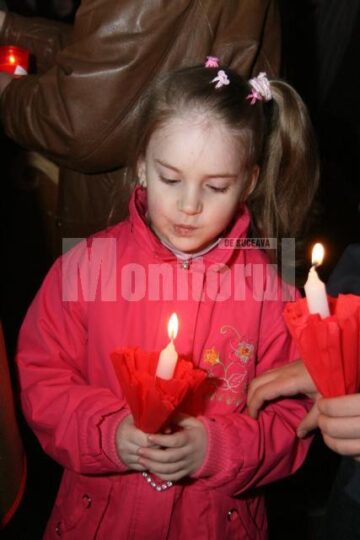 Credincioșii catolici au luat „Lumina lui Cristos”