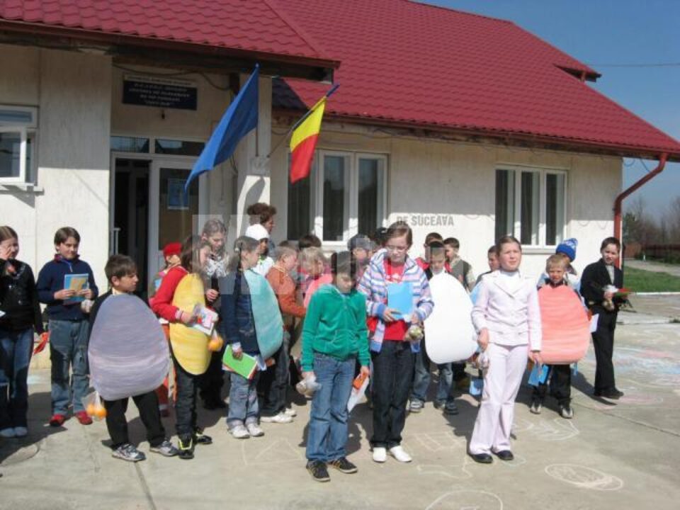 Actiune Elevi d ela Moara in vizita la copiii institutionaliza de la Colt Alb