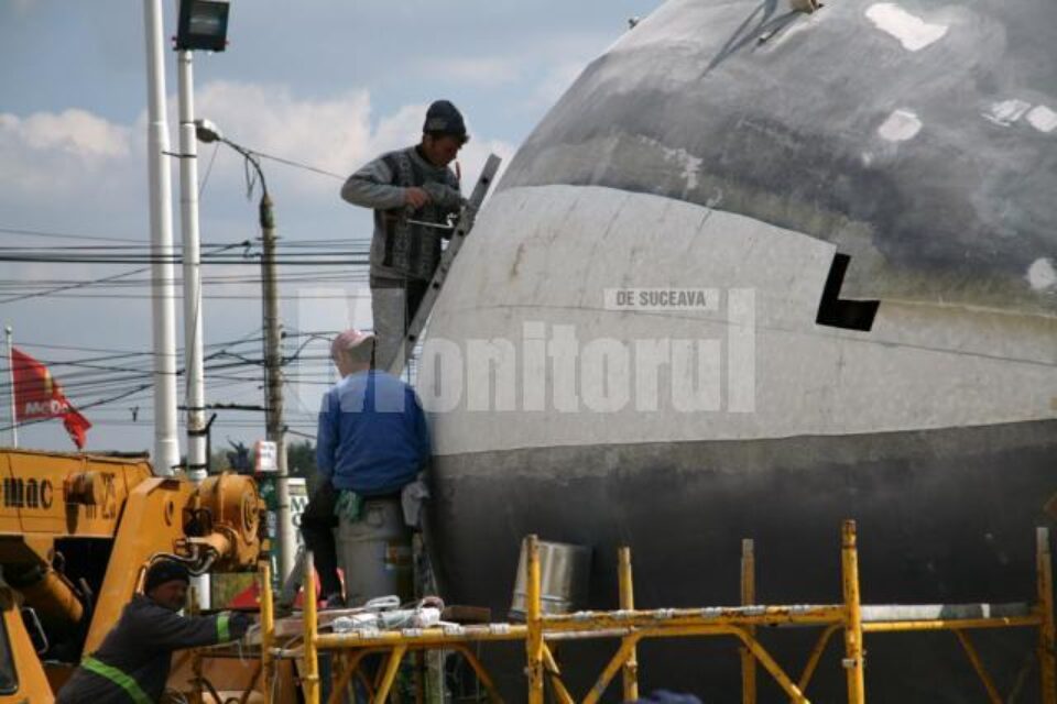 Surpriză: Oul uriaș, livrat la Suceava fără probe de îmbinare Surpriză: Oul uriaș, livrat la Suceava fără probe de îmbinare