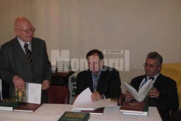 Acad. Răzvan Theodorescu și... doi „studenți” silitori: Gheorghe Flutur și Ion Lungu