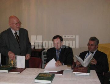 Acad. Răzvan Theodorescu și... doi „studenți” silitori: Gheorghe Flutur și Ion Lungu