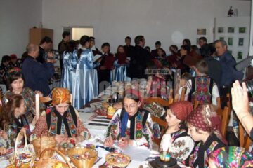 Manifestări, la sediul primăriei, în Sala de Festivități
