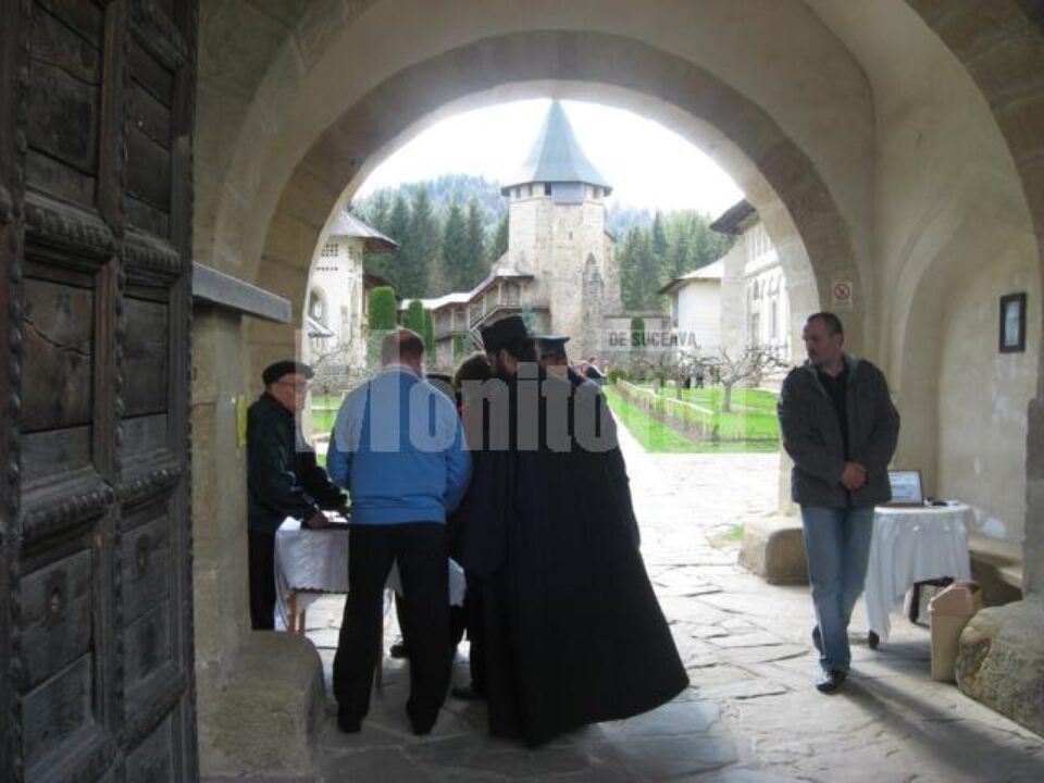 La Putna: Președintele Băsescu a refuzat să semneze împotriva pașapoartelor biometrice