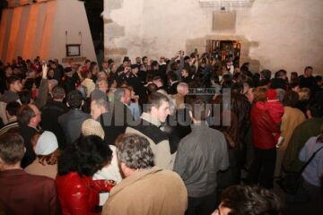 Precizări: În delegația pentru Lumina Sfântă, Flutur a fost un simplu mirean