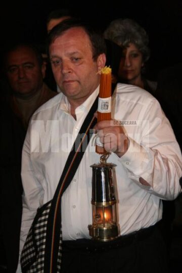 Precizări: În delegația pentru Lumina Sfântă, Flutur a fost un simplu mirean